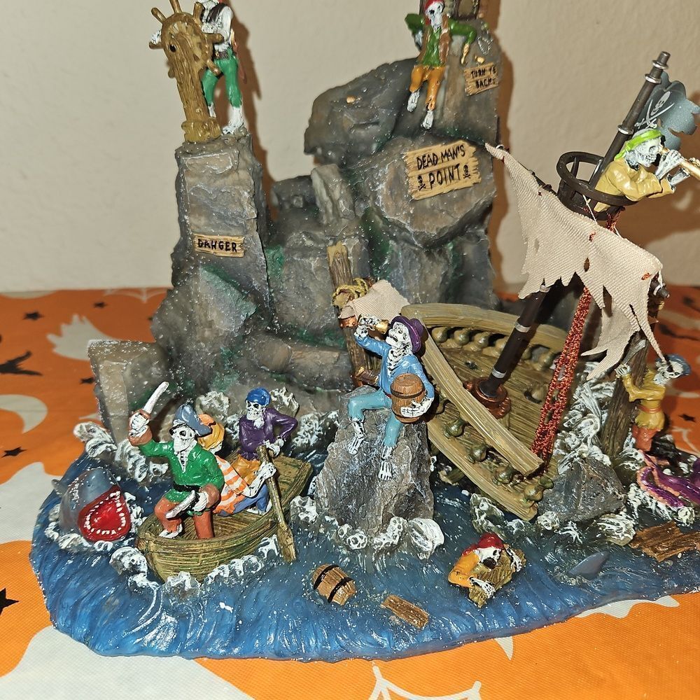 Spooky Town Collection Dead Man's Point Table Decor - Picture 6 of 7